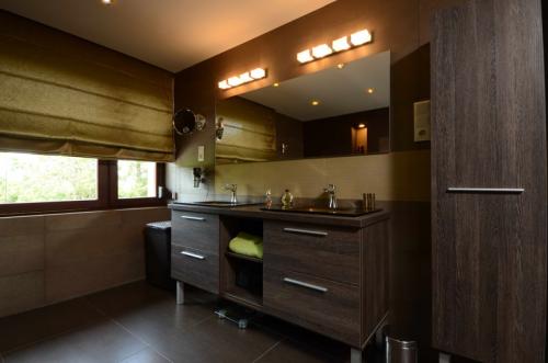 Halász-Ház Kft: Design fürdőszoba csempézés, burkolás